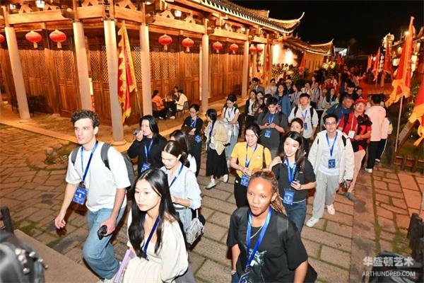 跨越国界的文化对话:16国青年湄洲岛共品妈祖风韵
